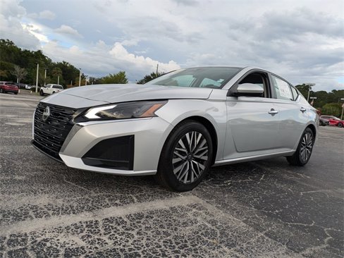 Used 2023 Nissan Altima 2.5 SV image 8