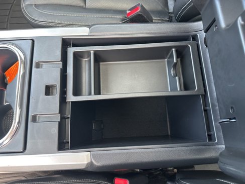 Used 2020 Nissan Titan SL w/ Moonroof Package image 33