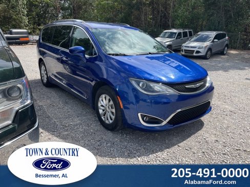 Used 2019 Chrysler Pacifica Touring-L image 1