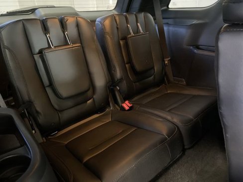 Used 2018 Ford Explorer XLT w/ Equipment Group 202A image 31