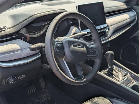 Used 2023 Jeep Compass Latitude image 11