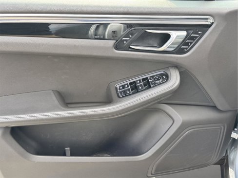 Used 2016 Porsche Macan S image 13