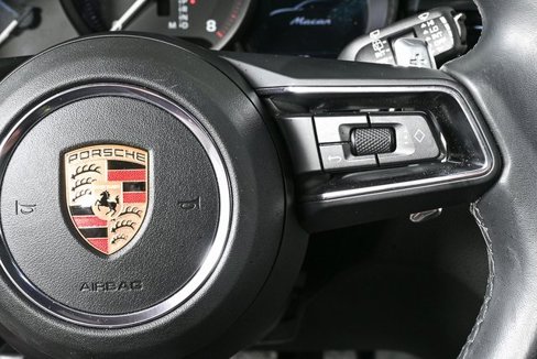 Certified 2024 Porsche Macan image 12