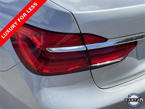 Used 2018 BMW 740i image 10