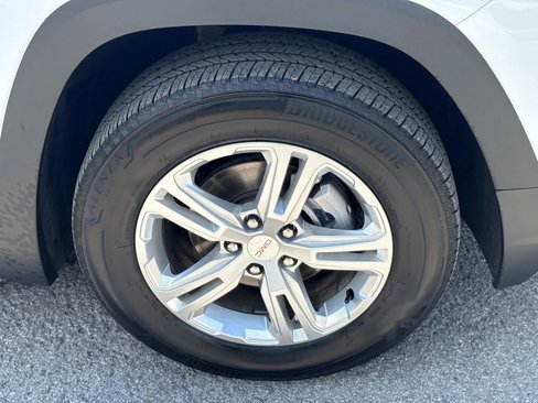 Certified 2024 GMC Terrain SLE image 10