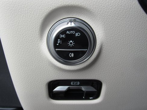 New 2025 Mercedes-Benz C 300 4MATIC Sedan image 35