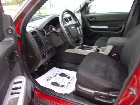 Used 2010 Ford Escape XLT image 2