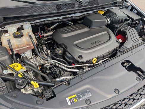 Used 2021 Chrysler Pacifica Touring-L image 39