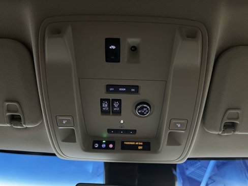Used 2018 Cadillac Escalade ESV Premium Luxury image 30