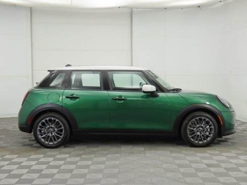 Used 2025 MINI Cooper 4-Door Hardtop image 4