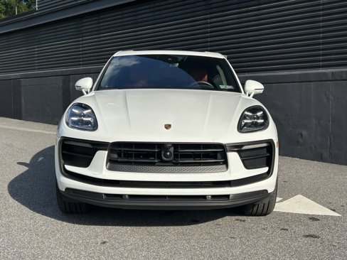 Certified 2025 Porsche Macan image 13