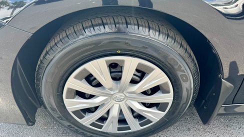 Used 2022 Toyota Camry LE image 13