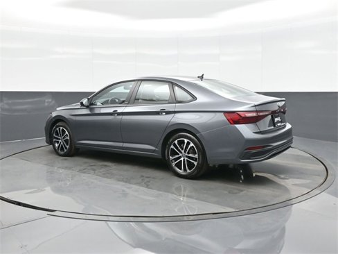 Certified 2025 Volkswagen Jetta Sport image 5