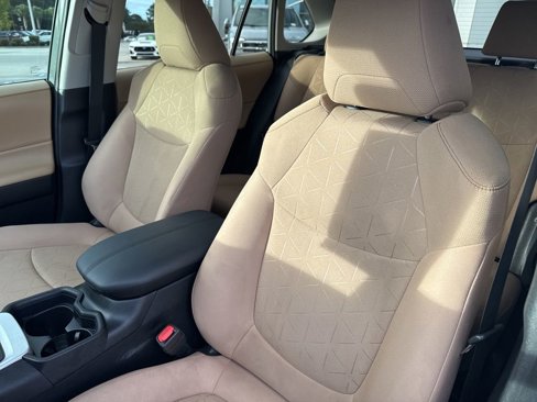Used 2020 Toyota RAV4 XLE image 19