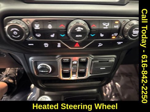 Used 2018 Jeep Wrangler Unlimited Sahara image 13