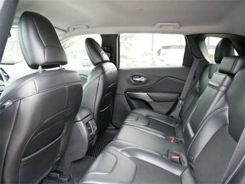 Used 2019 Jeep Cherokee Latitude Plus w/ Cold Weather Group image 9