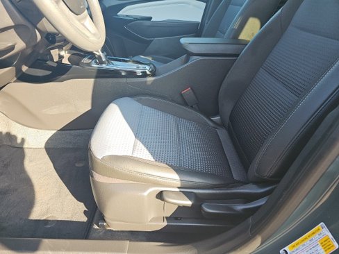 Used 2025 Chevrolet Trax LT image 11