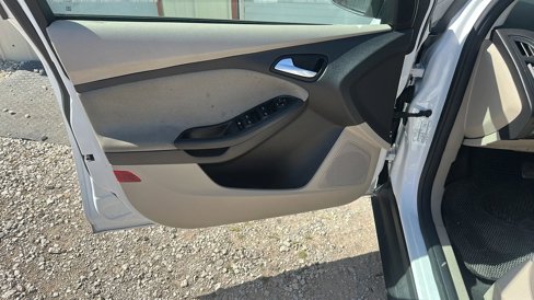 Used 2014 Ford Focus SE image 2