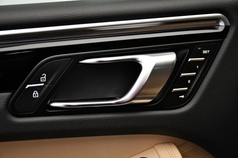 Used 2023 Porsche Macan Turbo image 37