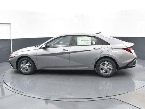 Used 2025 Hyundai Elantra SE image 7