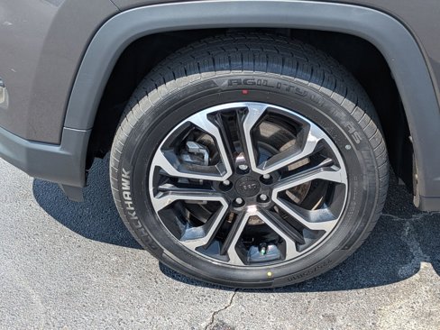 Used 2023 Jeep Compass Limited image 9
