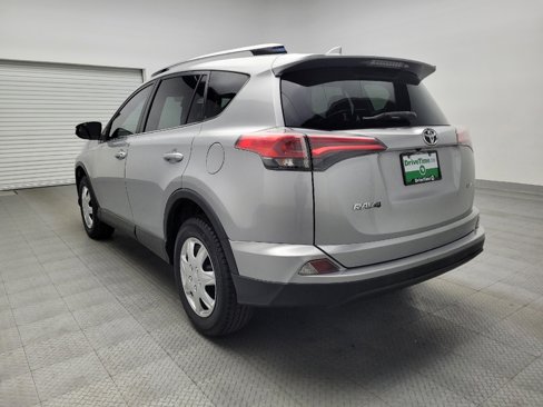 Used 2018 Toyota RAV4 LE image 5