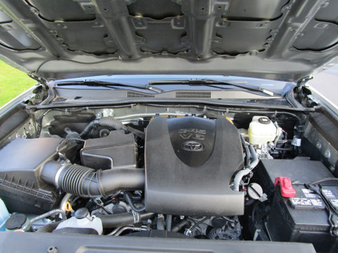 Used 2022 Toyota Tacoma TRD Off-Road image 18