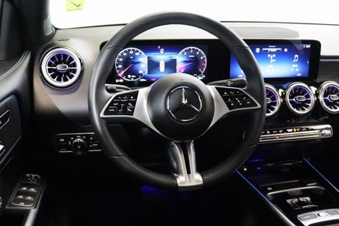 Used 2025 Mercedes-Benz GLB 250 4MATIC image 19