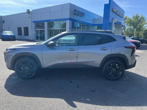 New 2025 Chevrolet Trax ACTIV w/ Sunroof Package image 2