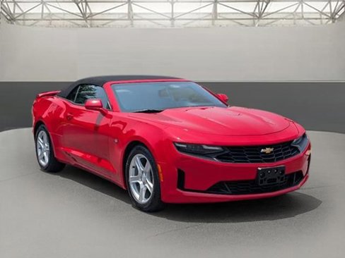Used 2020 Chevrolet Camaro LT image 2