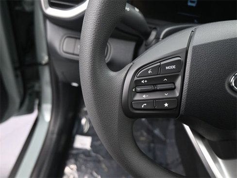 New 2025 Hyundai Venue SE image 17