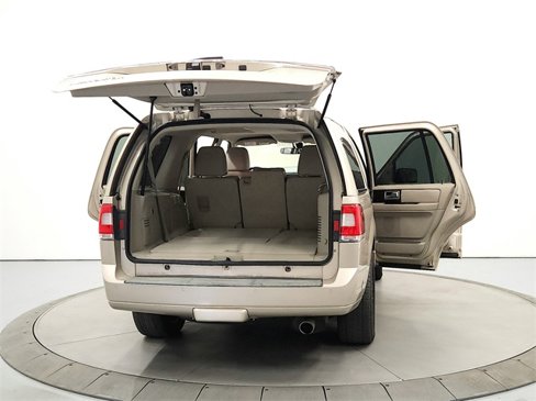 Used 2017 Lincoln Navigator Select image 14