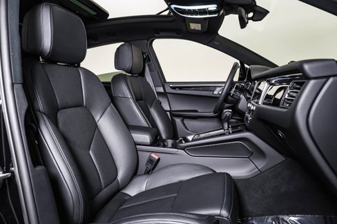 Certified 2025 Porsche Macan image 15