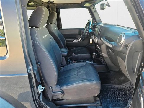 Used 2017 Jeep Wrangler Rubicon w/ Power Convenience Group image 18
