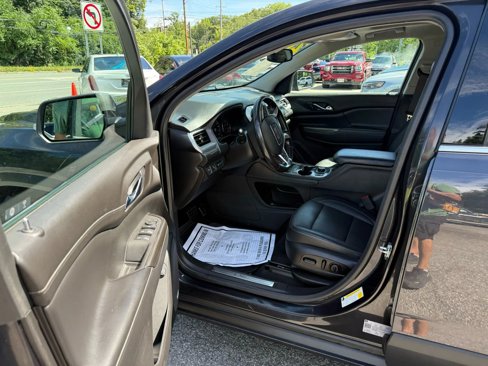 Used 2020 GMC Acadia SLT w/ Driver Alert Package II image 9