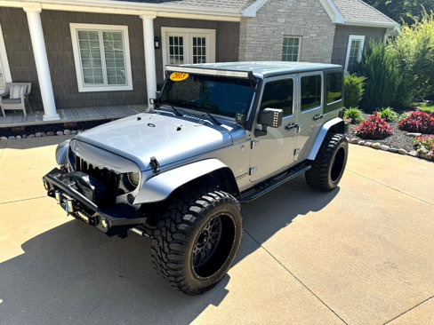 Used 2013 Jeep Wrangler Unlimited Sahara w/ Dual Top Group image 26