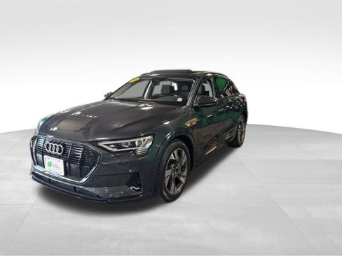 Used 2021 Audi e-tron Premium w/ Convenience Plus Package image 3