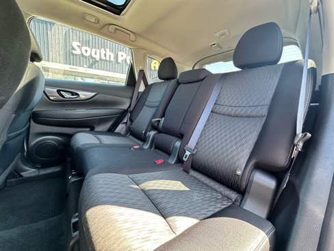 Used 2018 Nissan Rogue SV w/ Sun & Sound Touring Package image 15