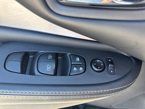 Used 2023 Nissan Murano SV image 23