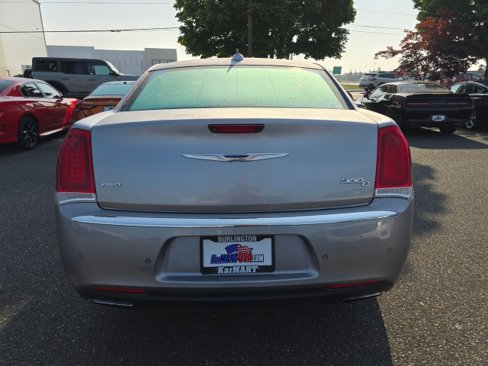 Used 2017 Chrysler 300 C w/ Safetytec Plus Group image 5