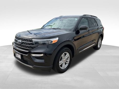 Used 2024 Ford Explorer XLT w/ Equipment Group 202A image 3