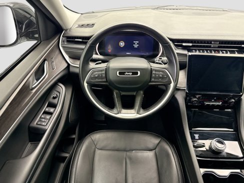 Used 2022 Jeep Grand Cherokee Limited image 10