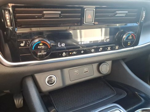 Used 2021 Nissan Rogue SV w/ Premium Package image 25