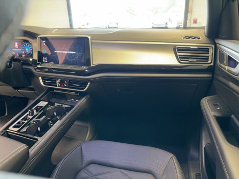 Used 2025 Volkswagen Atlas Cross Sport SE image 29