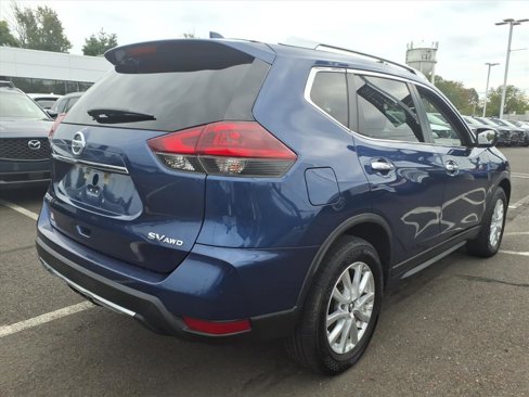 Used 2018 Nissan Rogue SV image 3