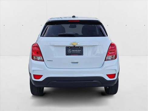 Used 2022 Chevrolet Trax LS w/ Tint and Cruise Package image 7