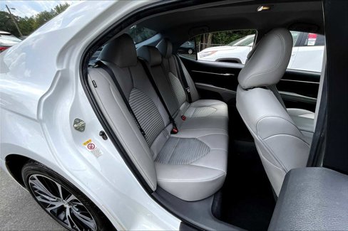 Certified 2018 Toyota Camry SE image 17