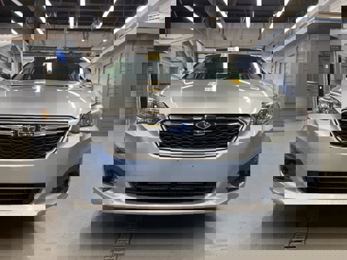 Used 2019 Subaru Impreza 2.0i image 2