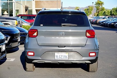 Certified 2024 Hyundai Venue Limited image 9
