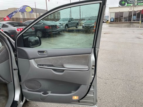 Used 2006 Toyota Sienna CE image 11